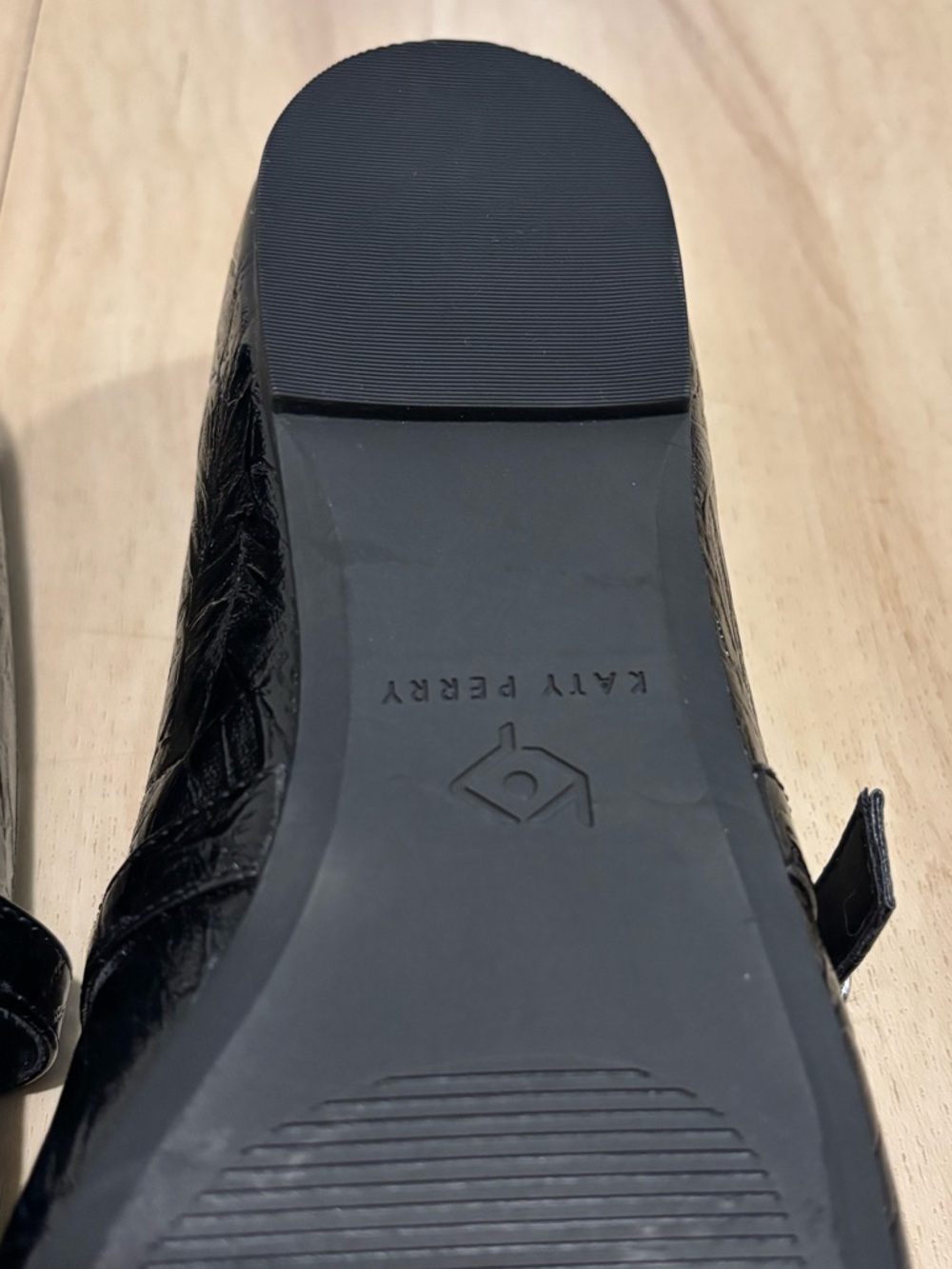 Katy Perry Black Mary Jane Flats w Crinkled Sheen Finish - Women’s 10US - NWOT - Picture 6 of 6